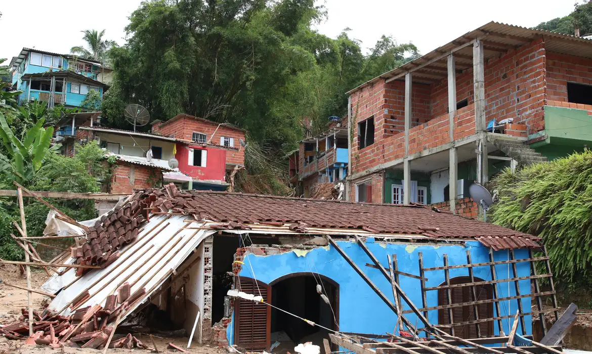 São Sebastião (SP), 22/02/2023, Casas destruídas em deslizamentos na Barra do Sahy após tempestades no litoral norte de São Paulo.