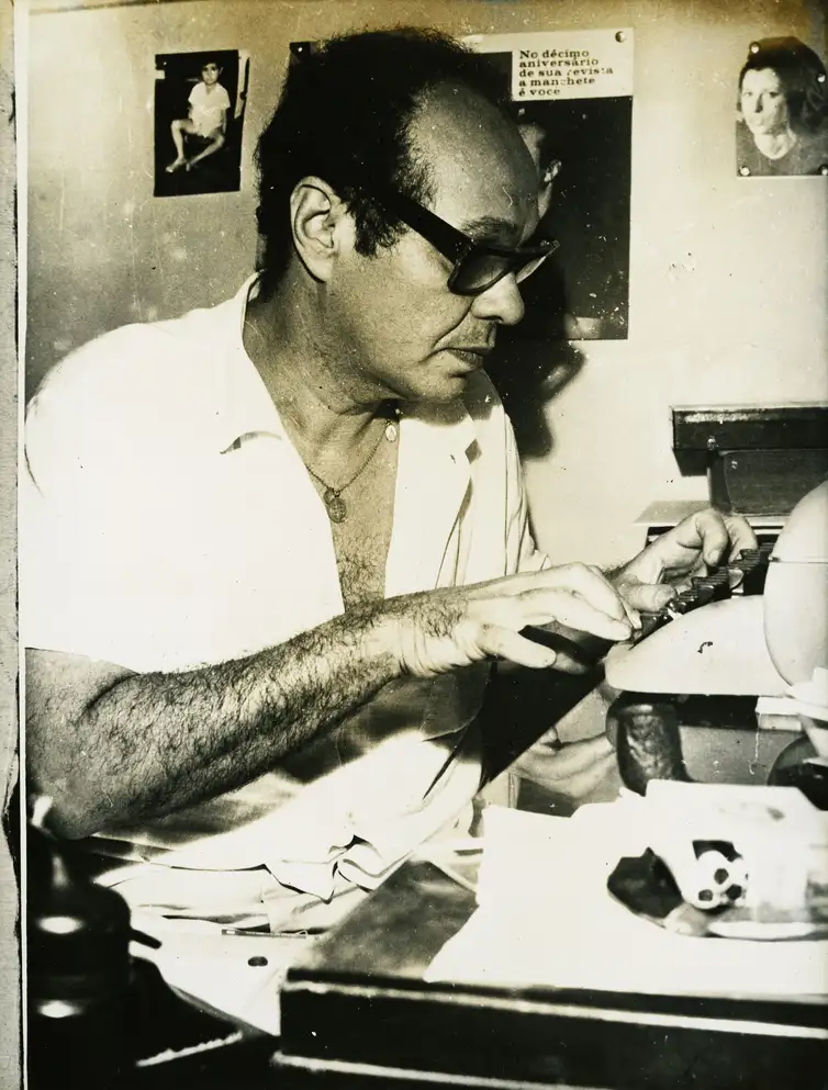 Coleção José Ramos Tinhorão/ IMS Antônio Maria na redação da revista Manchete, década de 1960.