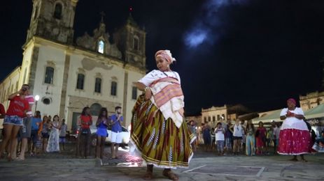 Samba de roda é uma das heranças culturais que surgiu com os afrodescendentes no Brasil