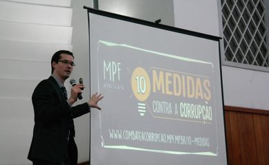 O procurador da República Deltan Dallagnol, que integra o núcleo da Operação Lava Jato,  participa de lançamento, no Rio, do projeto 10 Medidas Contra a Corrupção, do MPF  (Vladimir Platonow/Repórter da Agência Brasil)