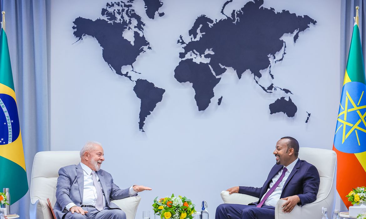 16.02.2024 - Presidente da República, Luiz Inácio Lula da Silva, durante reunião privada com o Primeiro-Ministro da Etiópia, Abiy Ahmed, no Gabinete do Primeiro-Ministro. Adis Abeba - Etiópia.

Foto: Ricardo Stuckert / PR