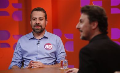 São Paulo (SP), 15/10/2024 - Candidato do PSOL a prefeitura de São Paulo, Guilherme Boulos, durante entrevista com Leandro Demori, no programa DR com Demori na TV Brasil. Foto: Paulo Pinto/Agência Brasil