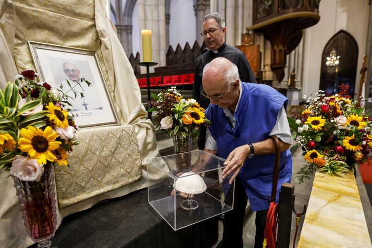 SSão Paulo (SP), 21/04/2025 - Father Júlio Lancellotti, participates in the Mass in honor of Pope Francis, in the Cathedral of the Cathedral. Photo: Paulo Pinto/Agência Brasil