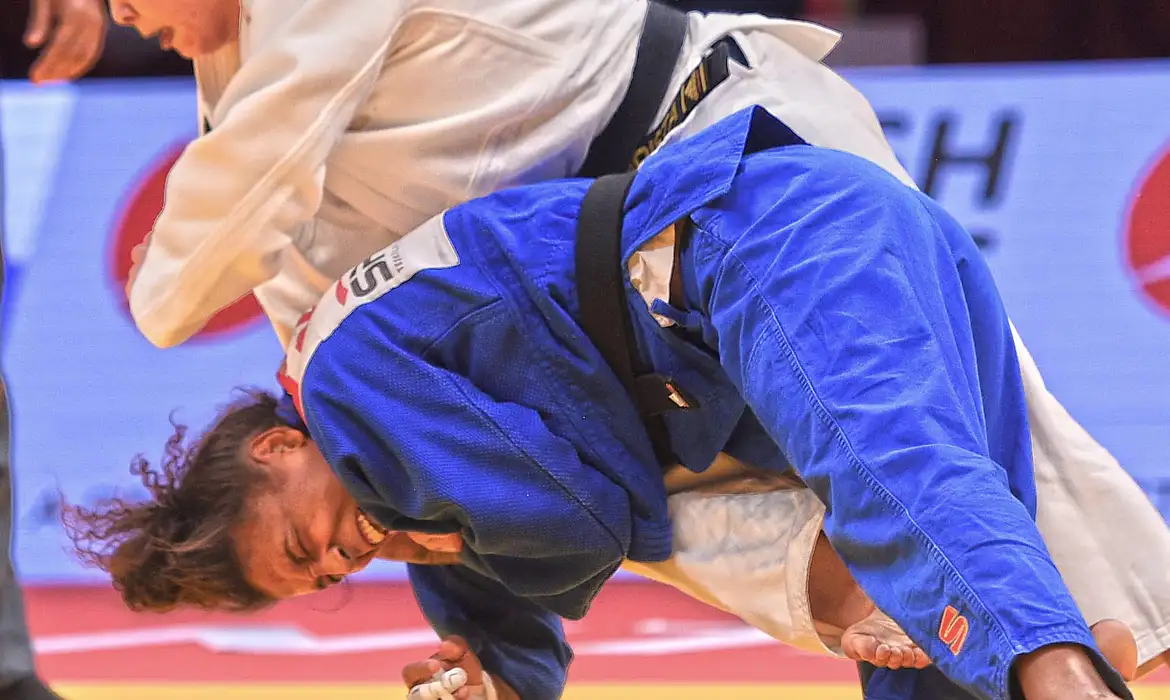 Rio de Janeiro (RJ) - A judoca Rafaela Silva conquistou, nesta sexta-feira (31), medalha de ouro no Grand Slam de Antália, na Turquia, com wazari em cima da canadense Christa Deguchi, quando faltavam apenas três segundos para o término do combate entre elas. A brasileira levou a melhor na decisão da categoria até 57kg.
Foto: Divulgação