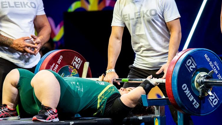 Mariana, de 21 anos, conseguiu levantar 120 kg e estabeleceu novo recorde das Américas para a divisão até 67 kg 