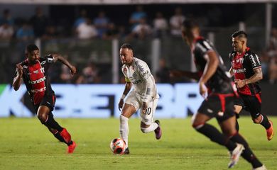 Soccer Football - Paulista Championship - Santos v Botafogo SP - Estadio Vila Belmiro, Santos, Brazil - February 5, 2025 Santos' Neymar in action REUTERS/Carla Carniel