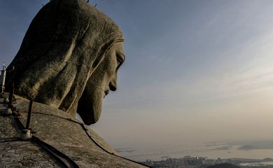 Estátua do Cristo Redentor, no morro do Corcovado. 