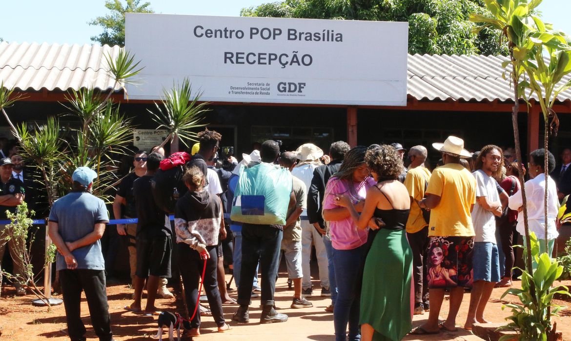 Brasília 08/05/2023 (DF) - Semana Nacional do Registro Civil, entre os dias 8 e 12 de maio, juízes e juízas auxiliares, servidores e servidoras indicados pelas corregedorias-gerais dos tribunais de Justiça de todo o país e cartórios de Registro Civil das Pessoas Naturais (RCPN) farão um esforço concentrado para garantir a inclusão social por meio da emissão de documentos, de forma gratuita, para pessoas em situação de rua ou em vulnerabilidade econômica social.
Foto: Antonio Cruz/Agência Brasil