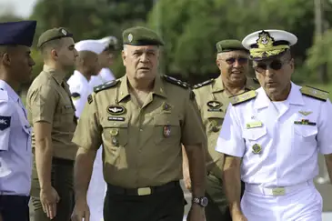 O Comandante do Exército, Marco Freire Gomes, participa de cerimônia alusiva ao primeiro aniversário da Escola Superior de Defesa