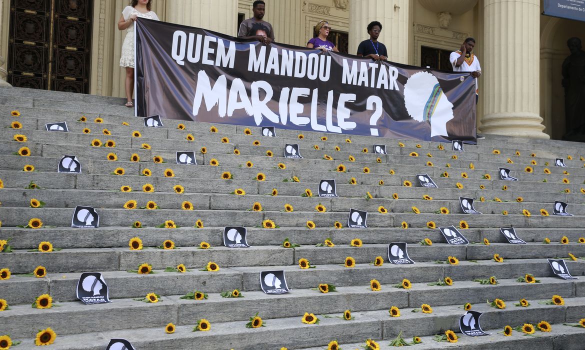Ato Amanhecer por Marielle e Anderson na escadaria da Assembleia Legislativa do Rio de Janeiro (Alerj) marca um ano da morte da vereadora Marielle Franco e seu motorista Anderson Gomes.