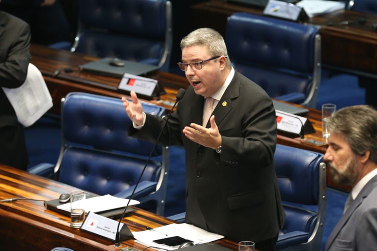 Brasília - Senador Antonio Anastasia, cotado para presidente da comissão de impeachment, fala no plenário  (Fabio Rodrigues Pozzebom/Agência Brasil)