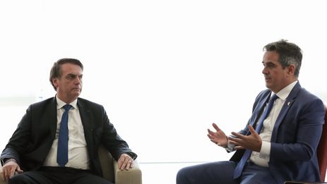 Presidente Jair Bolsonaro e o presidente nacional do PP, Ciro Nogueira, durante debate sobre a reforma da Previdência com lideranças políticas.