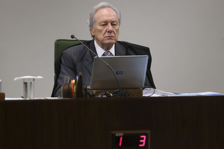 Ministro da Segunda Turma do STF Ricardo Lewandowski durante julgamento de ação penal proposta pela  PGR contra a senadora Gleisi Hoffmann (PT-PR) e seu marido, o ex-ministro do Planejamento Paulo Bernardo.