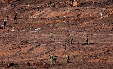 Militares israelenses durante buscas por vítimas em Brumadinho, onde uma barragem da mineradora Vale se rompeu.
