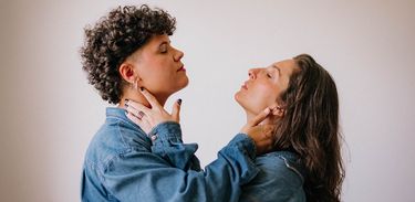 Gabriela Lery e Miri Brock lançam single "Como eu gosto"