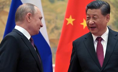 Presidentes da Rússia,  Vladimir Putin, e da China, Xi Jinping, durante reunião em Pequim