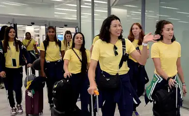 seleção brasileira feminina de vôlei desembarca em Paris em 19/07/2024 - Olimpíada de Paris