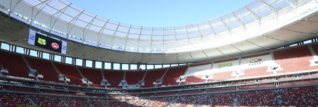 Brasília - Os times Brasília e Brasiliense se enfrentam pela final do Candangão no recém inaugurado Estadio Nacional de Brasília Mané Garrincha