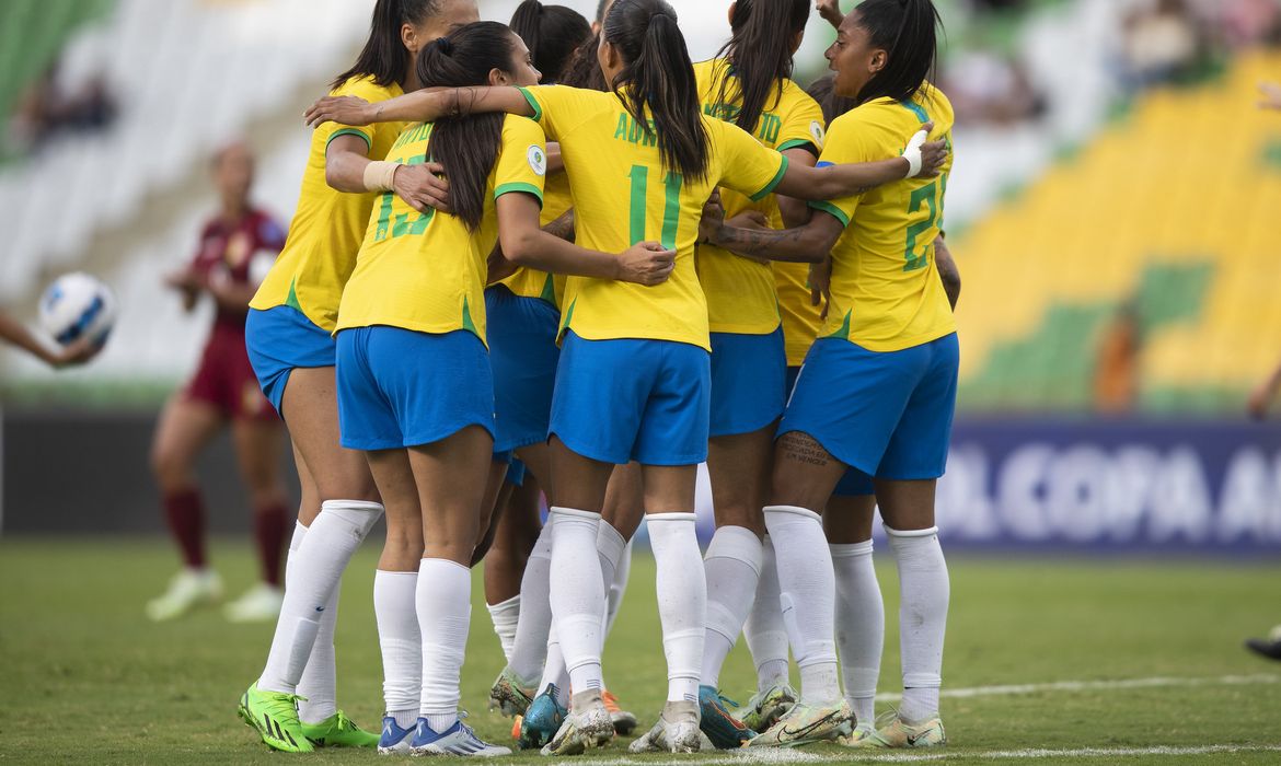 Copa América Feminina - Seleção Feminina -  Brasil x Venezuela. Adriana, Angelina, Bia Zaneratto, Antônia, Kerolin, Bia Zaneratto. 