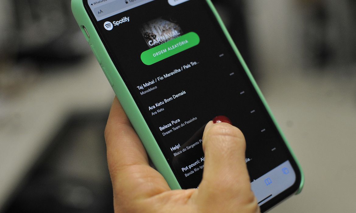 Rádio Nacional lança perfil na plataforma Spotify
Listas foram criadas com curadoria de radialistas das emissoras da EBC