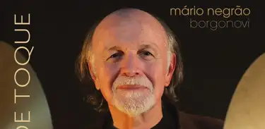 Bateirista Mário Negrão Borgonovi em seu trabalho Pedra de Toque