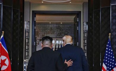 Donald Trump e Kim Jong-un têm encontro histórico em Cingapura