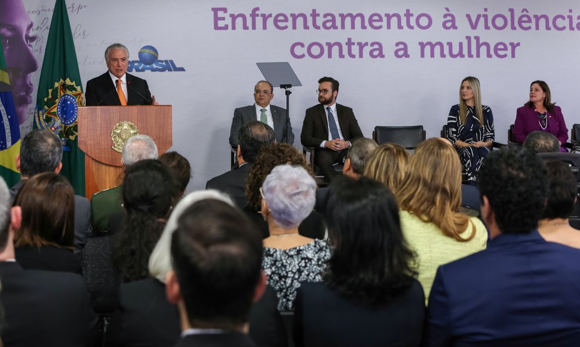 O presidente Michel Temer discursa na cerimônia de lançamento do Plano Nacional de Enfrentamento à Violência Doméstica contra a Mulher, no Palácio do Planalto.