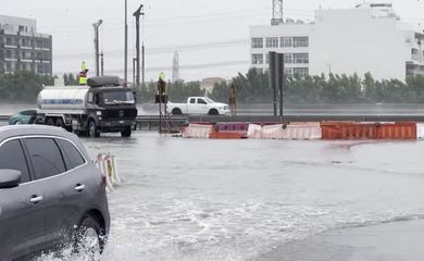 Fortes chuvas provicam alagamentos em Dubai. Reuters