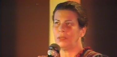 Nana Caymmi no programa "Chão de Estrelas" em 1984, na antiga TVE-RJ