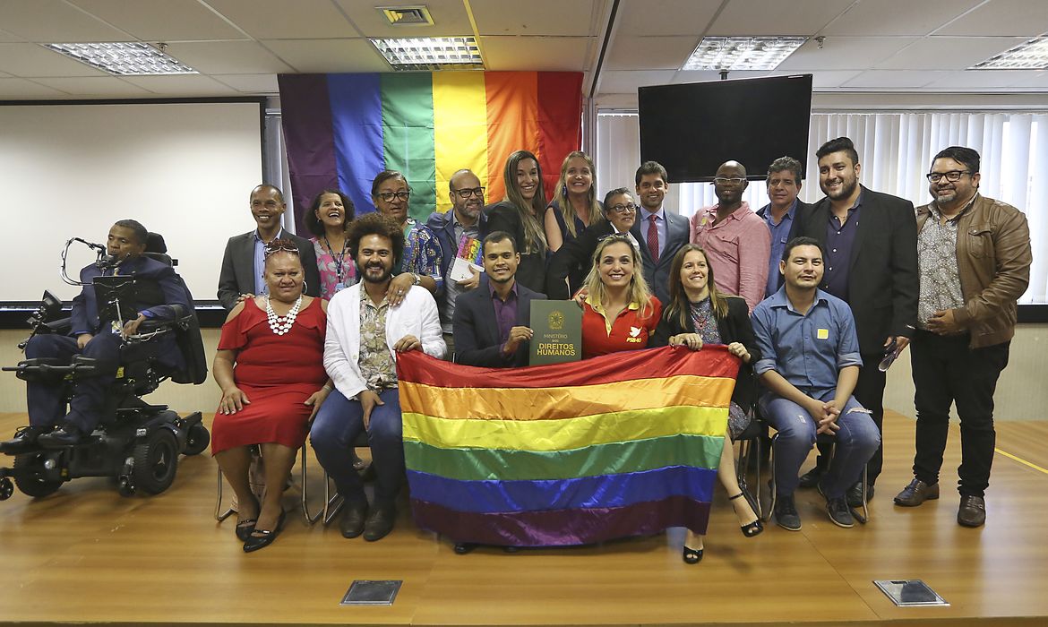O secretário-executivo do Ministério dos Direitos Humanos, Engels Augusto Muniz, participa do lançamento do Pacto Nacional de Enfrentamento à LGBTfobia.