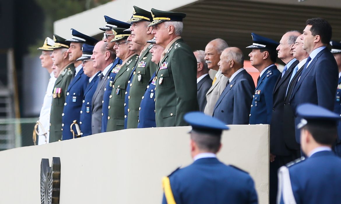 Governo dá aval para comissão reavaliar a previdência de militares |  Agência Brasil