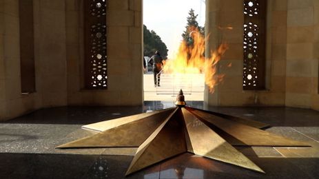 Brasília (DF) - Frames do episódio deste domingo (16/4) do Caminhos da Reportagem. O tema é o Azerbaijão - Monumento em homenagem aos mortos em guerras. Foto: TV Brasil