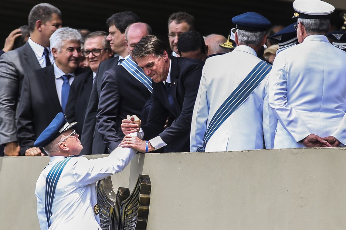 O presidente Jair Bolsonaro participa da solenidade de passagem de Comando da AeronÃ¡utica ao tenente-brigadeiro do ar Antonio Carlos Moretti Bermudez, na Base AÃ©rea de BrasÃ­lia.