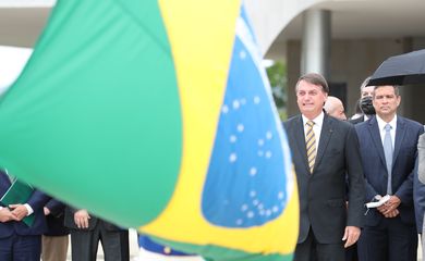 O presdente da República, Jair Bolsonaro, participa da comemoração do Dia da Bandeira.