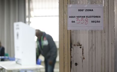 São Paulo (SP), 27/10/2024 - Eleitores comparecem para votação no segundo turno das eleições para prefeito no Escola Estadual Caetano de Campos. Foto: Paulo Pinto/Agência Brasil
