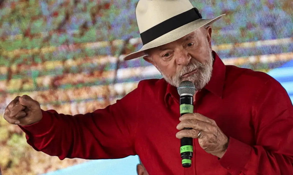 Marcelo Camargo/Agência Brasil Salgueiro (PE), 28/05/2025 - O presidente da República, Luiz Inácio Lula da Silva, participa da cerimônia de assinatura da ordem de serviço, no valor de R$ 491,3 milhões, para duplicar a capacidade de bombeamento de água em todo o Eixo Norte do PISF, nas estações de bombeamento intermunicipais EBI1, em Cabrobó (PE), EBI2 em Terra Nova (PE) e EBI3 em Salgueiro (PE). Foto: Marcelo Camargo/Agência Brasil