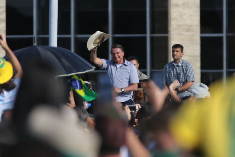 15.05.2021_O presidente Jair Bolsonaro participou de manifestação promovida por agricultores e religiosos hoje (15) à tarde na Esplanada dos Ministérios, na capital federal.