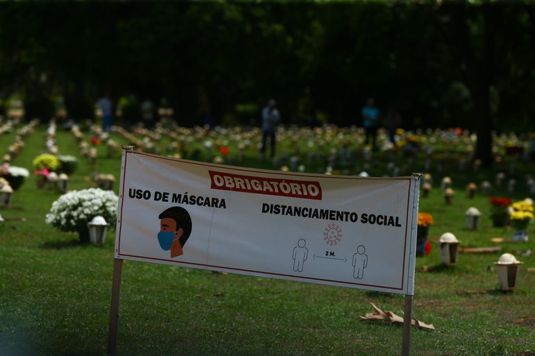 Dia de Finados no cemitério Campo da esperança em Brasília