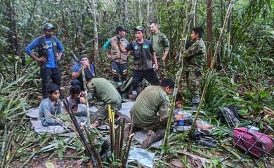 10/06/2023 - Colômbia -Crianças que sobreviveram a queda de avião na Colômbia são encontradas após 40 dias. Foto : Forças Militares da Colômbia