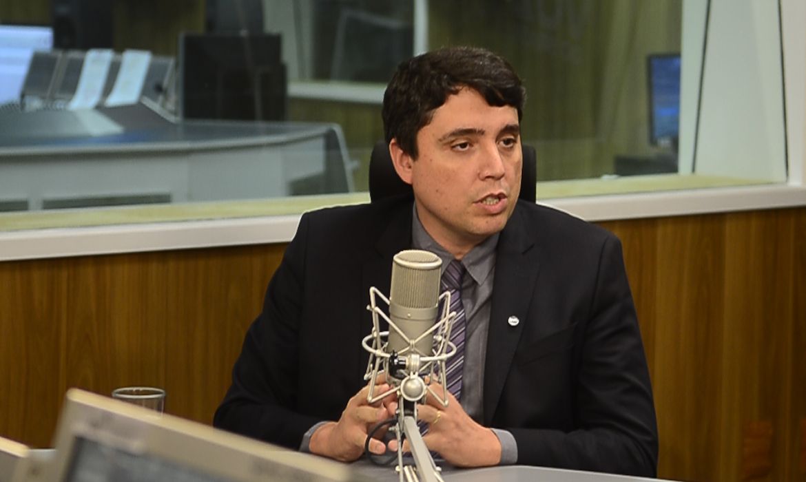 O secretário Adjunto da Secretaria de Petróleo, Gás Natural e Biocombustíveis do MME,Pietro Adamo Sampaio, é entrevistada no programa A Voz do Brasil.