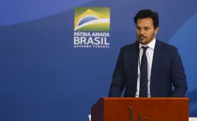 O ministro das Comunicações, Fábio Faria  participa da cerimônia para apresentar a meta de instalação de novos 12 mil pontos de Wi-Fi Brasil em escolas da rede pública no país.
