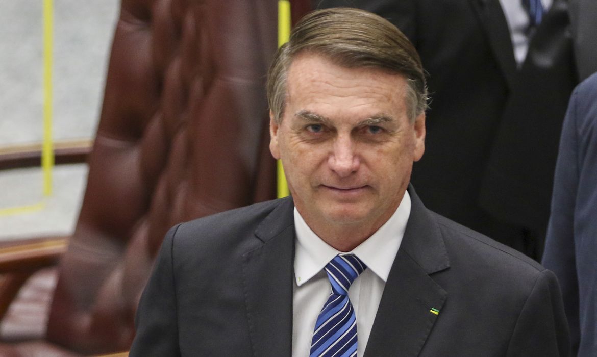O presidente da República, Jair Bolsonaro, participa de cerimônia de posse dos desembargadores Messod Azulay Neto e Paulo Sérgio Domingues, como ministros do Superior Tribunal de Justiça (STJ).