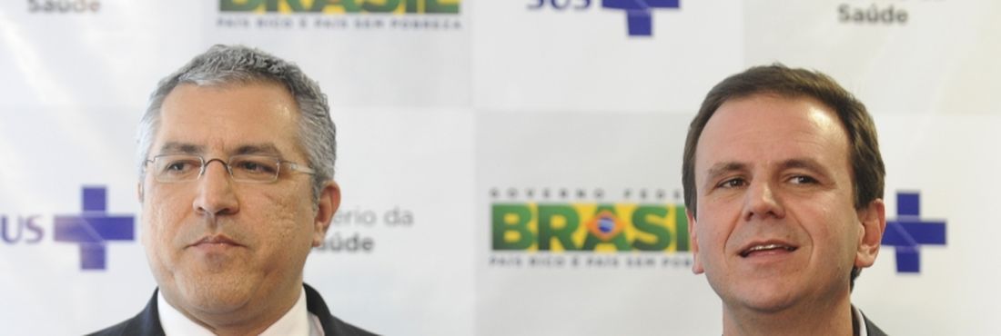 O ministro da Saúde, Alexandre Padilha, e o prefeito do Rio de Janeiro, Eduardo Paes, falam à imprensa após reunião sobre internação compulsória para dependentes químicos