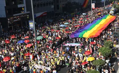 São Paulo (SP), 02/06/2024 - 28ª Parada do Orgulho LGBT+, com o tema Basta de Negligência e Retrocesso no Legislativo! Vote Consciente por Direitos da População LGBT+, na Avenida Paulista. Foto: Rovena Rosa/Agência Brasil
