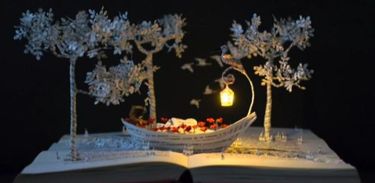 Malena Valcarcel cria pequenos mundos de papel com uma precisão cirúrgica