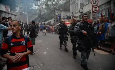 Rio de Janeiro - Operação policial após ataques às bases das Unidades de Polícia Pacificadora (UPP) nas comunidades do Cantagalo e Pavão-Pavãozinho, em Copacabana. (Fernando Frazão/Agência Brasil)