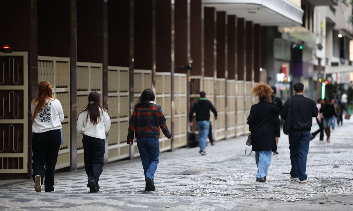 São Paulo (SP), 01/07/2025 - Chegada de frente Fria no centro da capital Paulista. Foto: Rovena Rosa/Agência Brasil