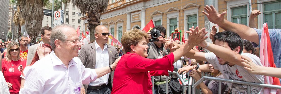 Dilma caminha em Porto Alegre