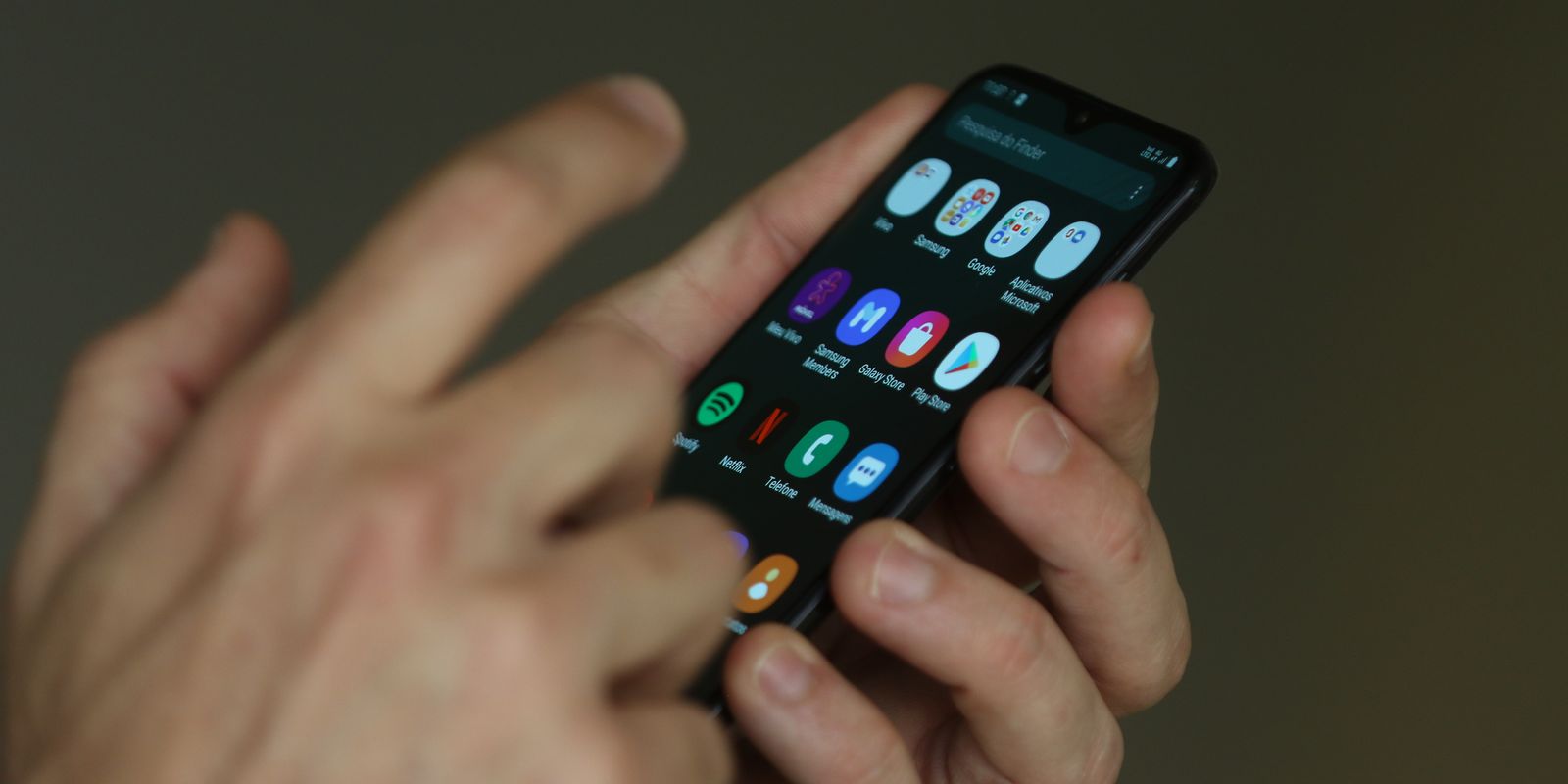 Oito em cada 10 adultos defendem a proibição de celulares em escolas Oito em cada 10 adultos defendem a proibição de celulares em escolas