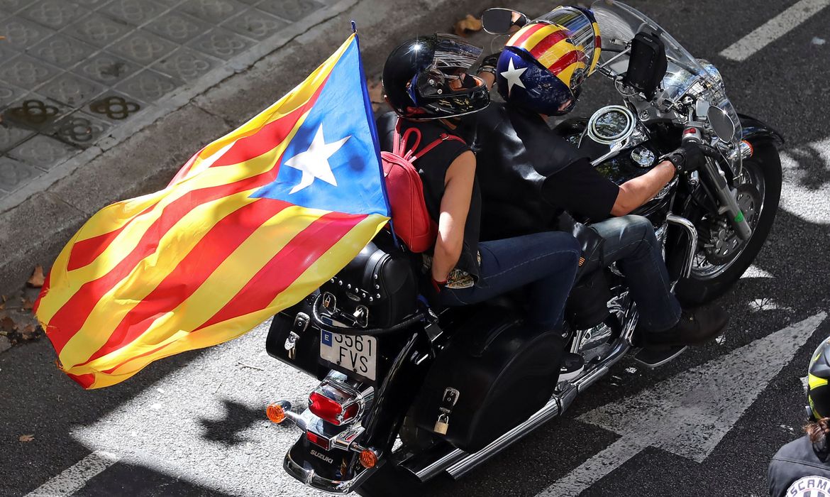 Dupla participa de ato pró-independência em Barcelona